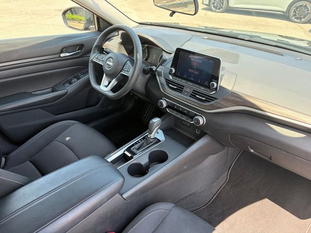 Used 2025 Super Black Nissan 2.5 SV image 4