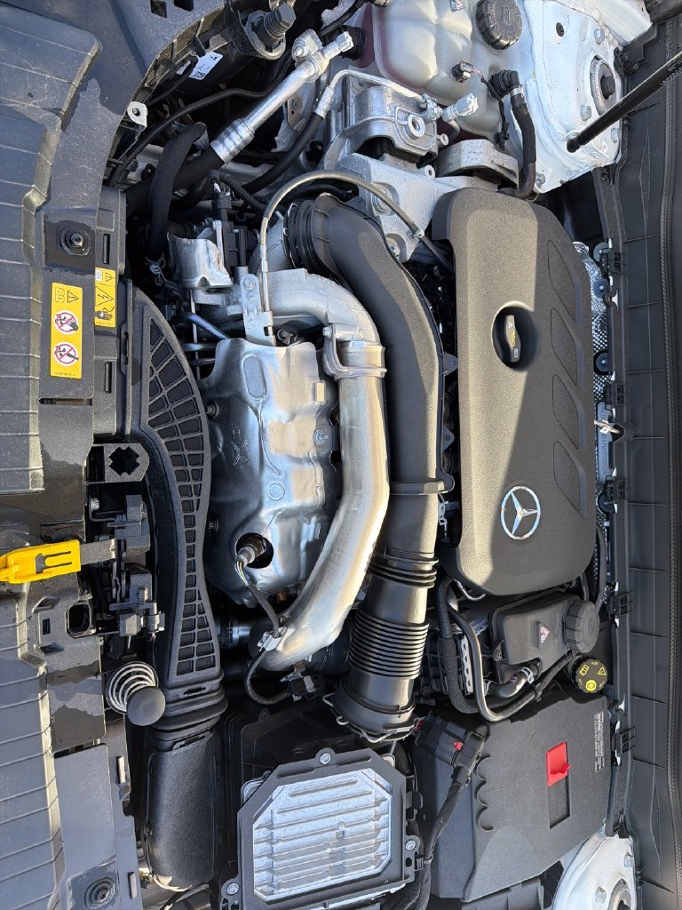 New 2026 Polar White Mercedes-Benz GLB 250 image 25