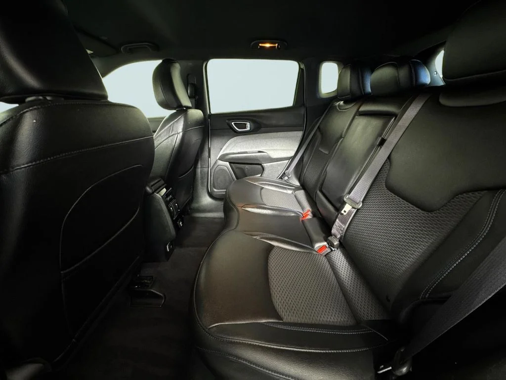 Used 2024 Silver Jeep Latitude image 12