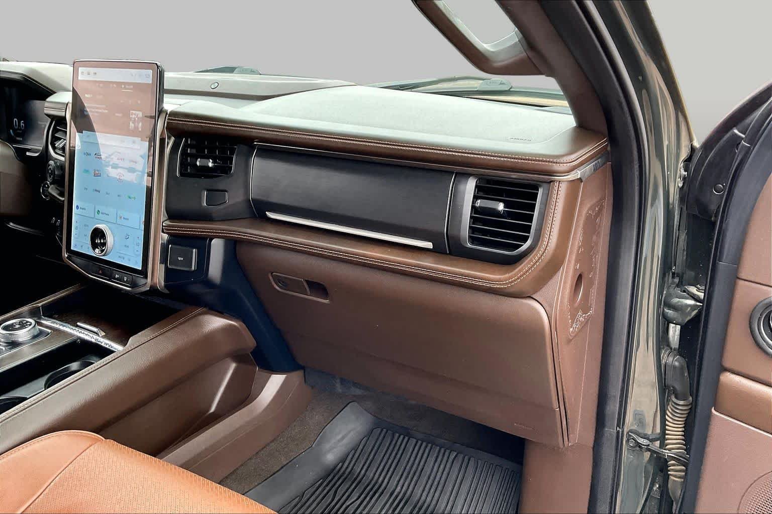 Used 2022 Forged Green Metallic Ford King Ranch image 19
