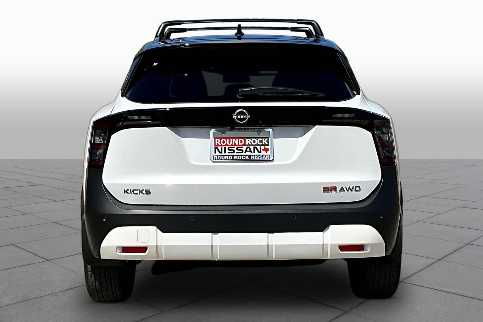New 2026 Aspen White Tricoat/Super Black Nissan SR image 4