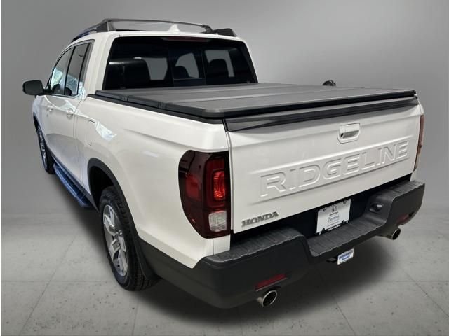 Certified Used 2025 Platinum White Pearl Honda RTL image 4