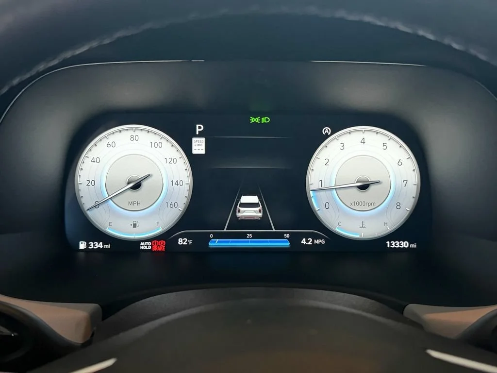 Used 2024 Gray Hyundai SEL 8P image 25