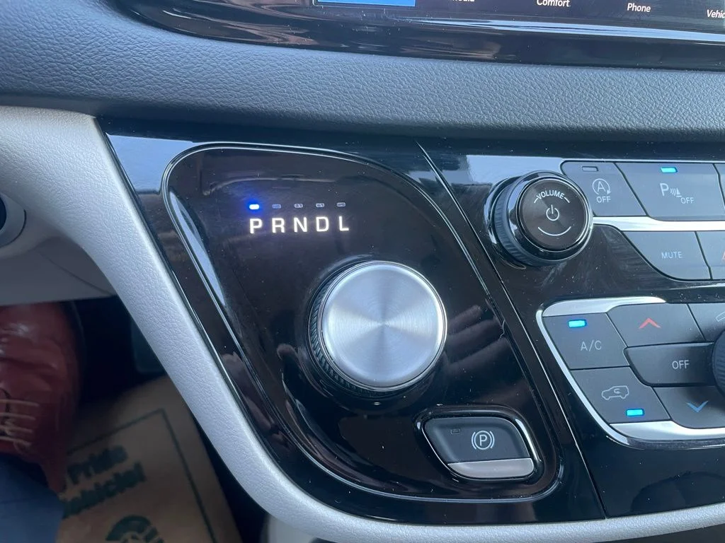2024 Chrysler Pacifica Touring L - Photo 16