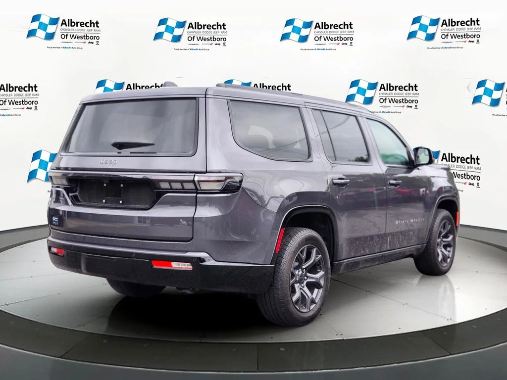 New 2026 Baltic-Gray Metallic Clear-Coat Exterior Paint Jeep Limited Altitude image 5