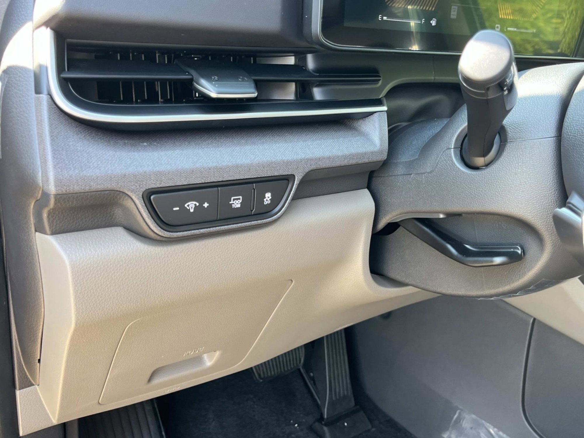 New 2026 Ivory Silver Kia EX image 23