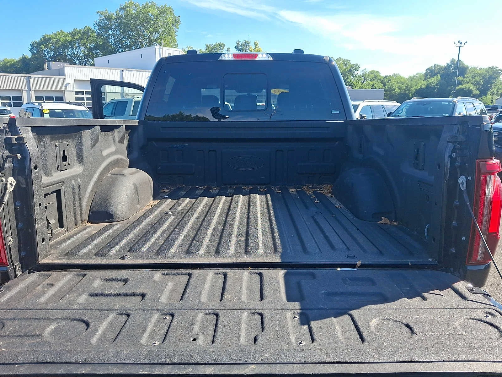 Used 2024 Agate Black Metallic Ford LARIAT image 28