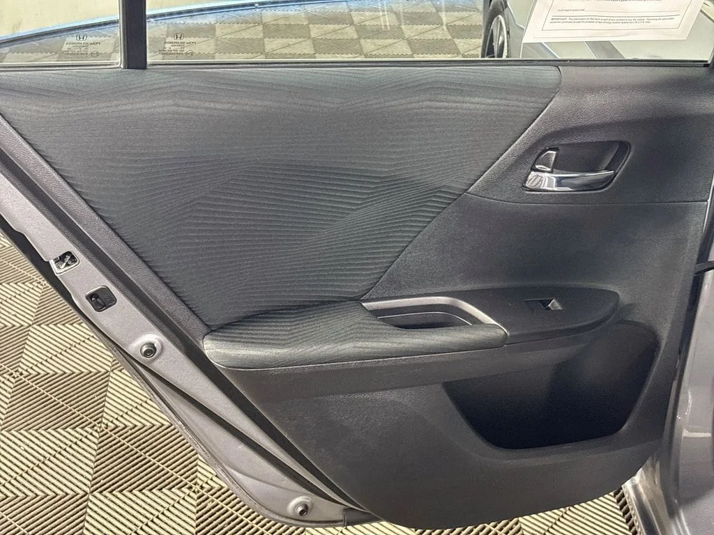 Used 2016 Silver Honda LX image 18