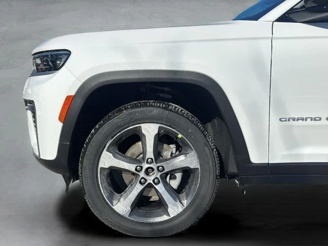 New 2026 White/off-white Jeep Limited image 21