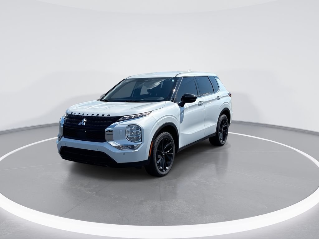 Used 2024 White Mitsubishi SE image 4