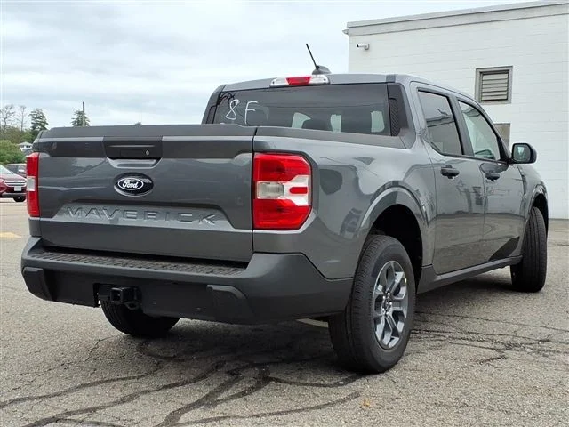 New 2026 Carbonized Gray Metallic Ford XLT image 4
