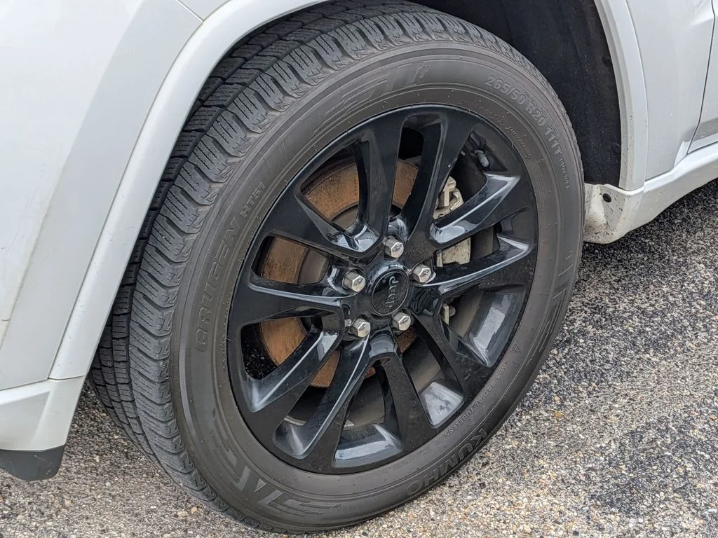 Used 2021 White Jeep Laredo X image 6