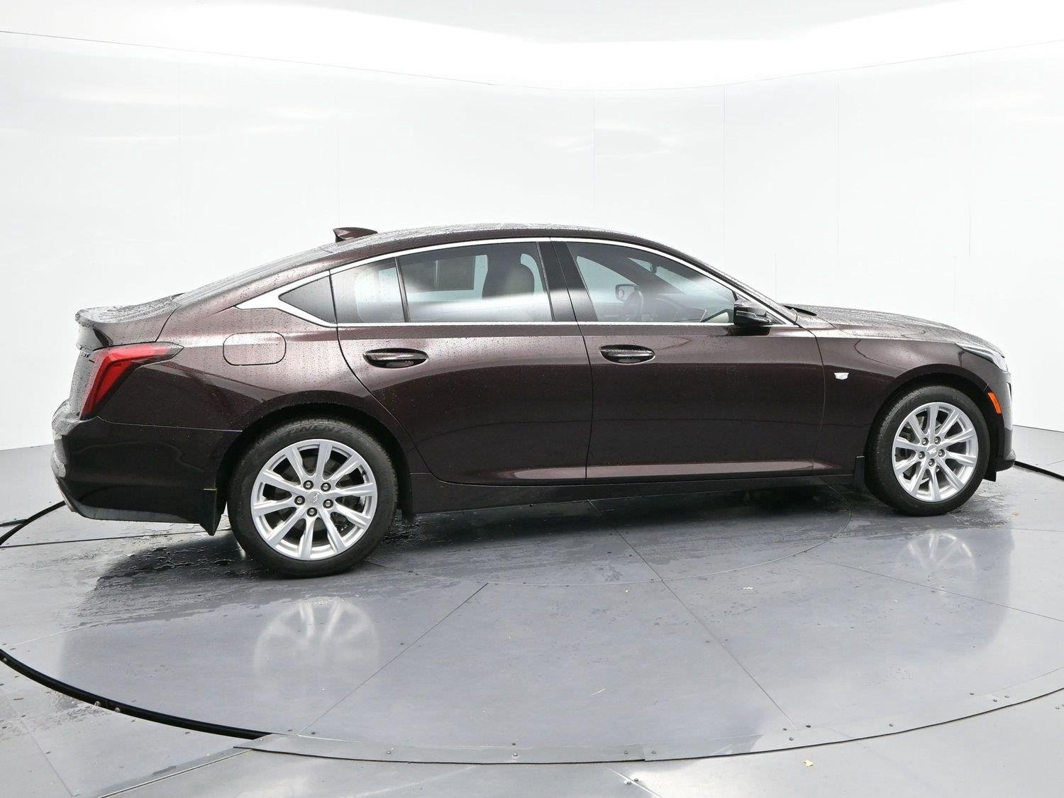 Used 2020 GARNET METALLIC Cadillac Luxury image 8
