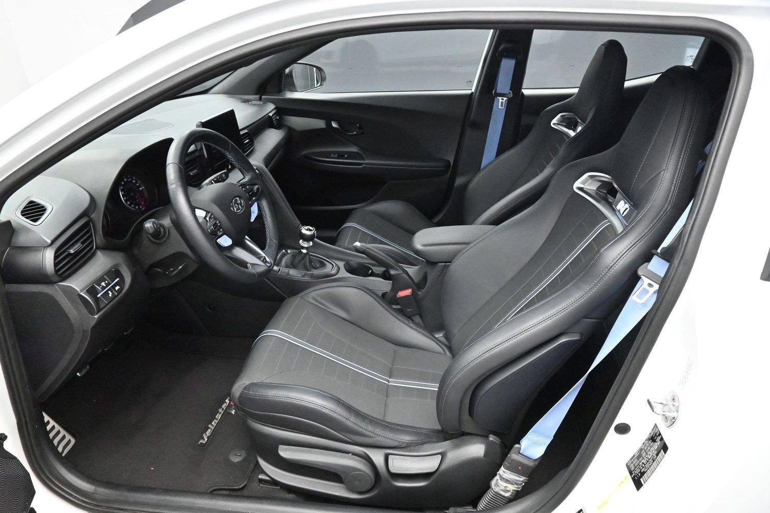 Used 2022 Lunar White Hyundai Base image 11
