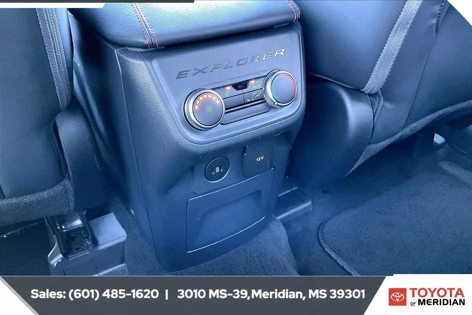 Used 2025 Star White Metallic Tri-Coat Ford ST-Line image 25