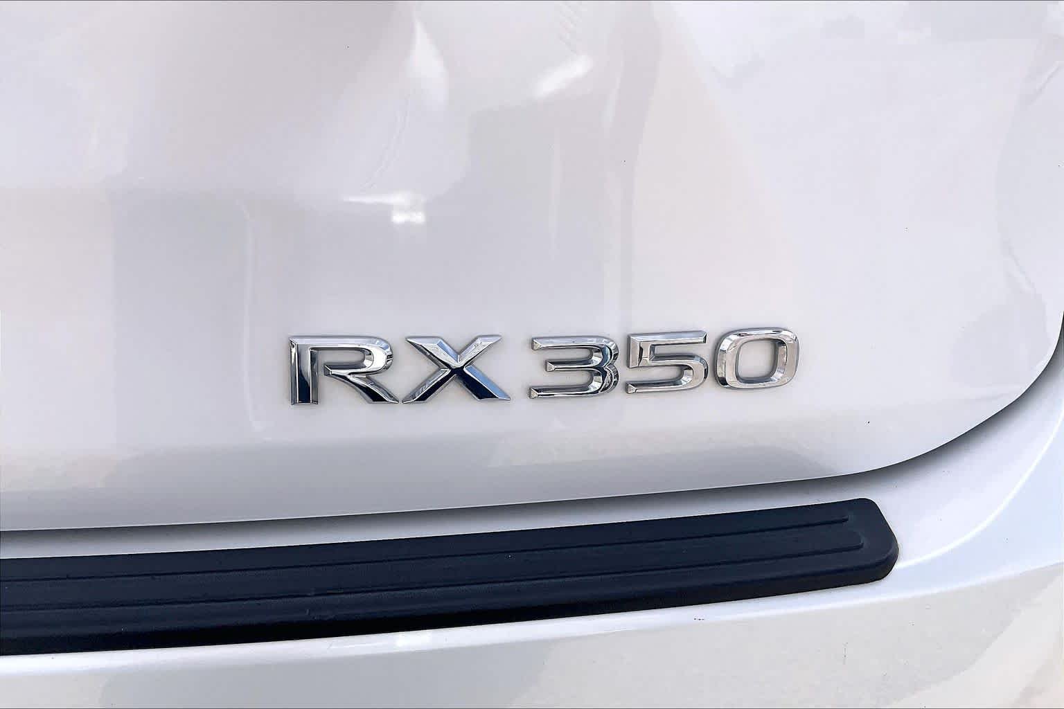 Used 2020 Eminent White Pearl Lexus  image 29