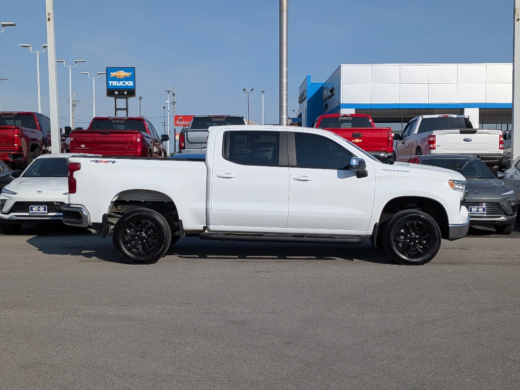 Used 2025 Summit White Chevrolet LT image 2