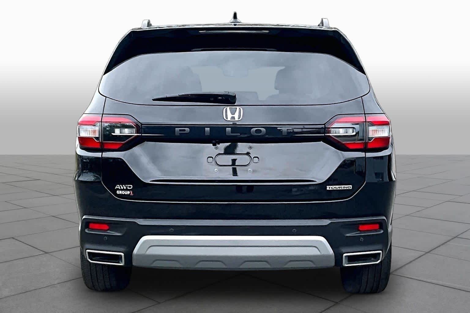 Used 2023 Crystal Black Pearl Honda Touring image 5