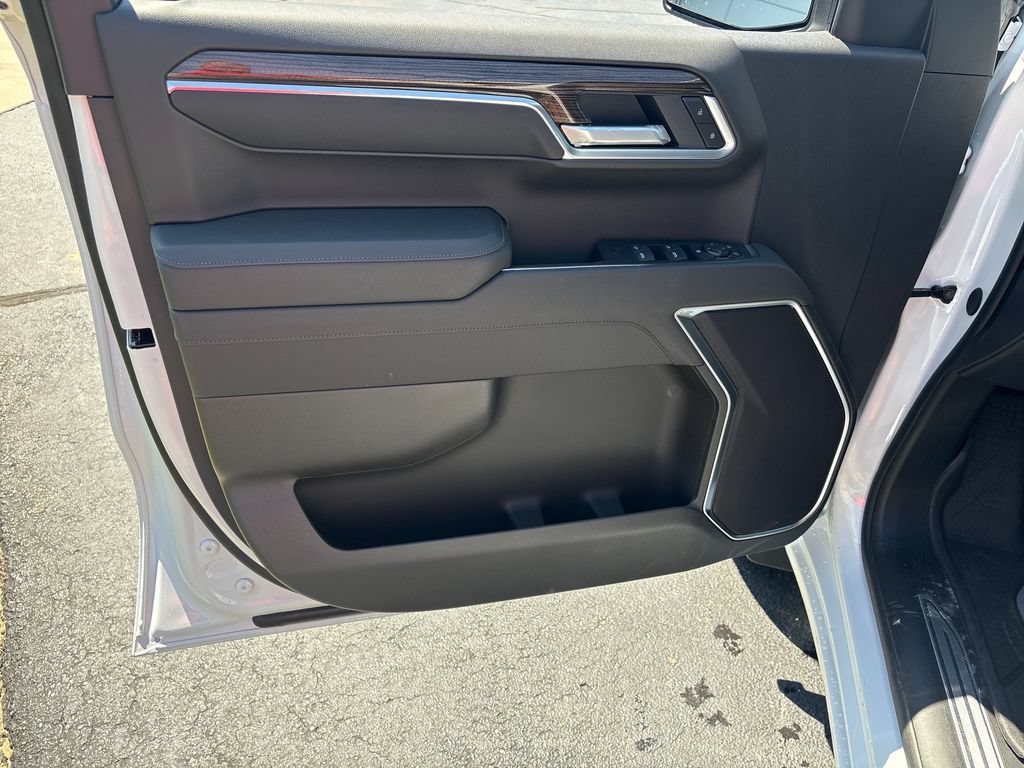 New 2026 Summit White Chevrolet LT image 24