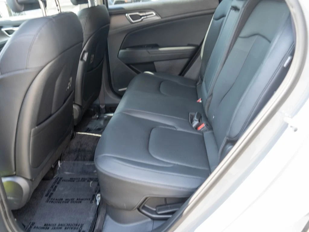 2026 Kia Sportage EX Hybrid - Photo 13