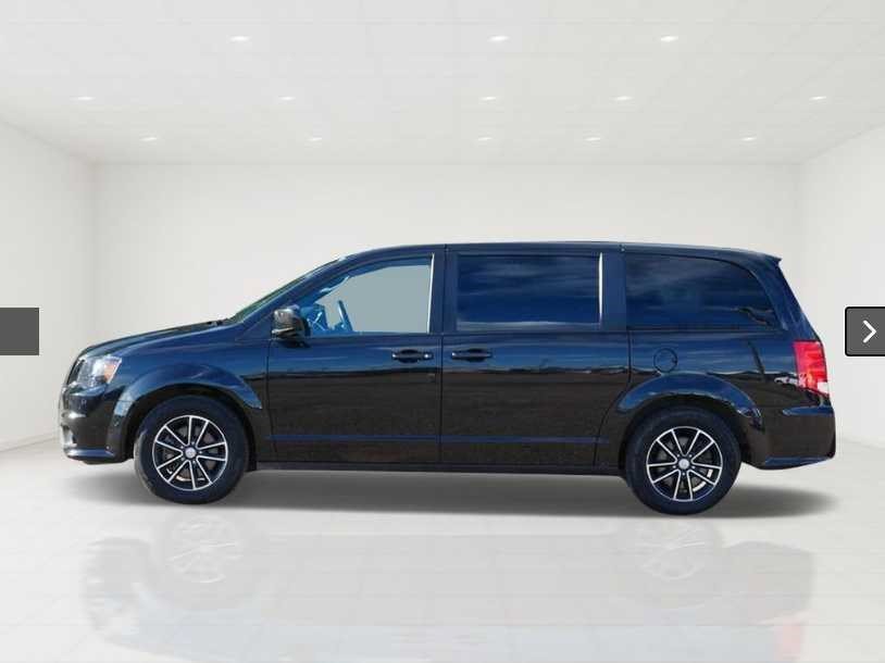 Used 2019 Black Onyx Crystal Pearlcoat Dodge SXT image 4