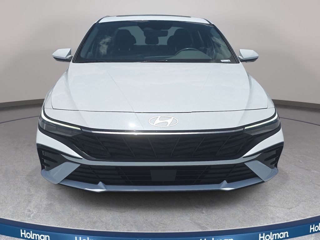 Used 2025 White Hyundai SEL Convenience image 3