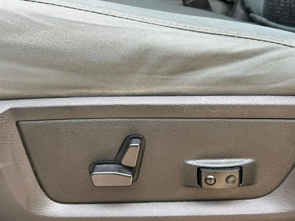 Used 2018 Silver Ram Big Horn image 12