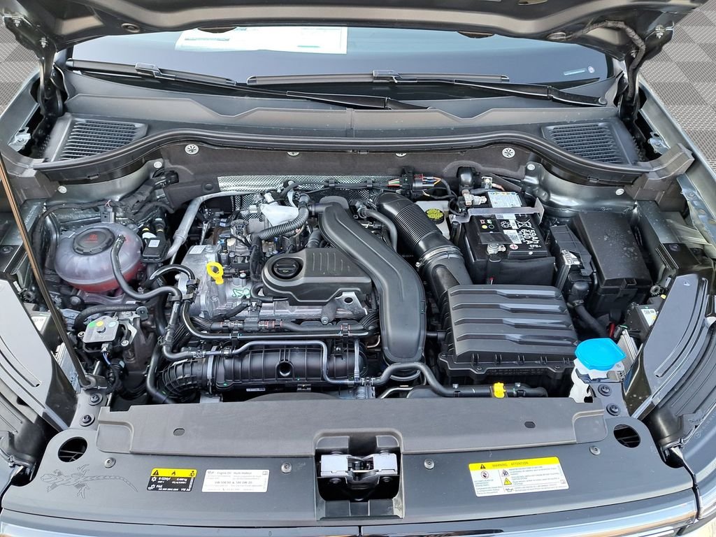 2025 Volkswagen Taos SEL - Photo 19