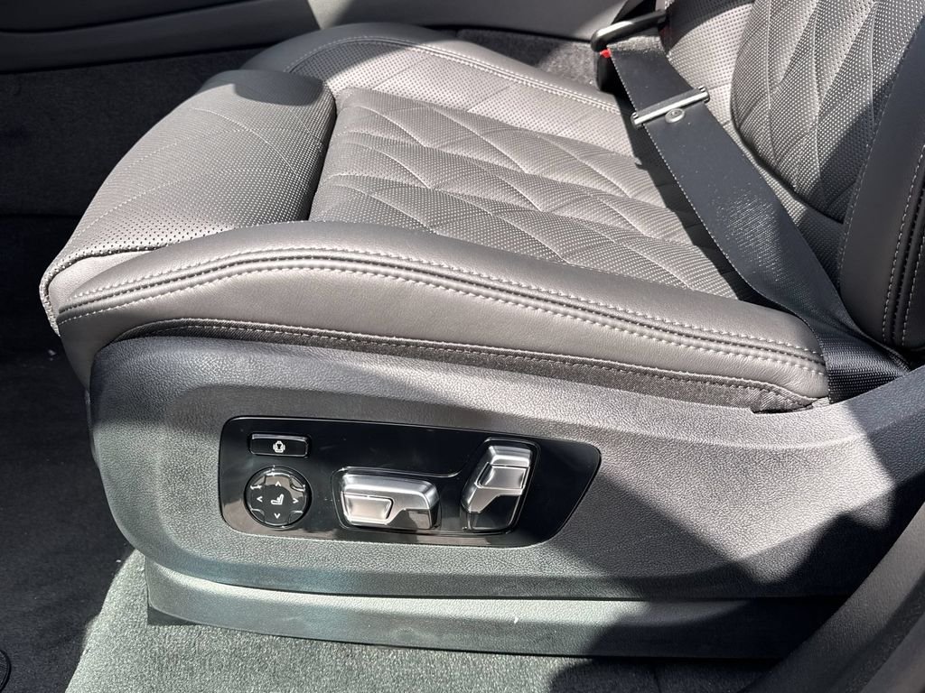 New 2026 Dravit Grey Metallic BMW xDrive40i image 14