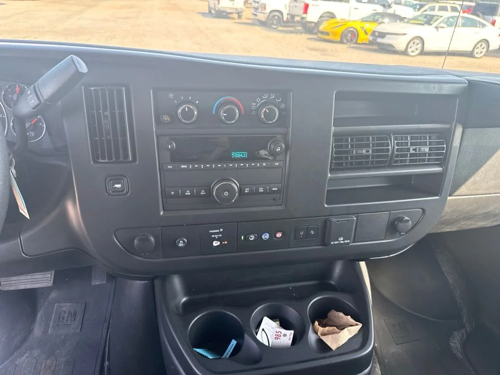 Used 2025 White Chevrolet LT image 12