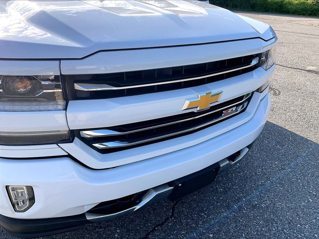 Used 2018 White Chevrolet LTZ image 31