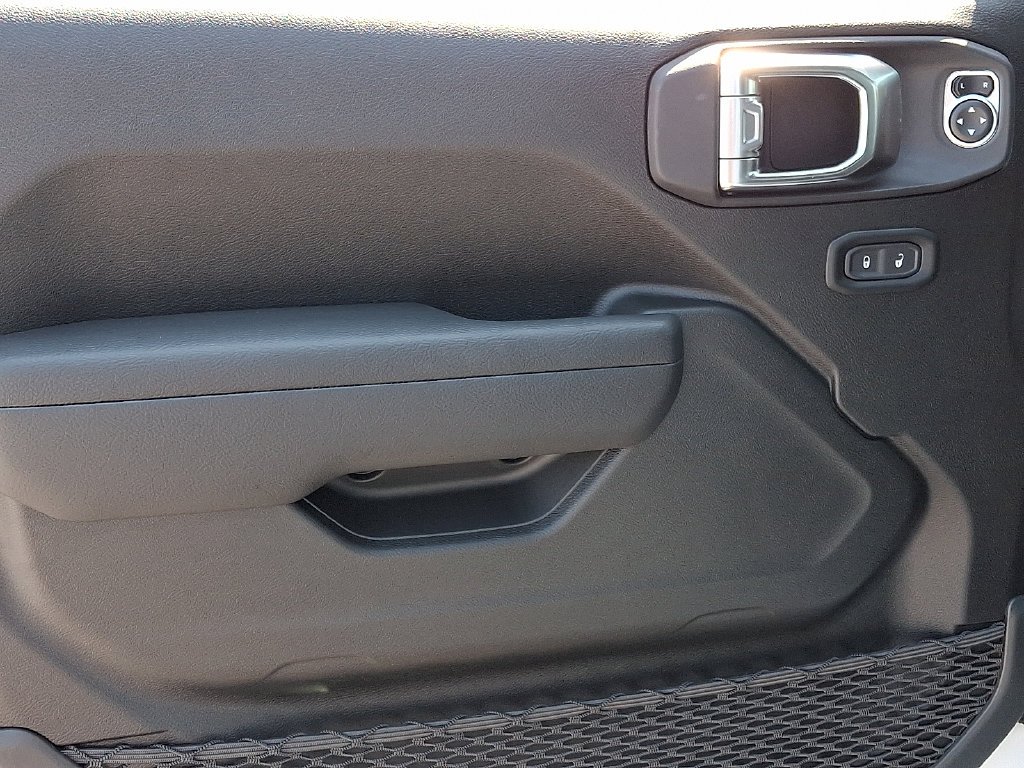 Used 2025 White Jeep Sport S 4xe image 8