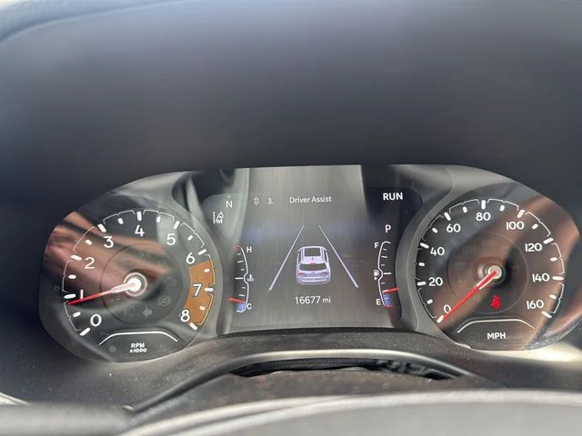 Used 2022 Silver Jeep Latitude image 20
