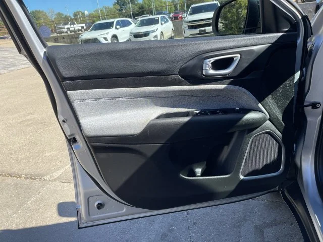 Used 2024 Silver Jeep Latitude image 10