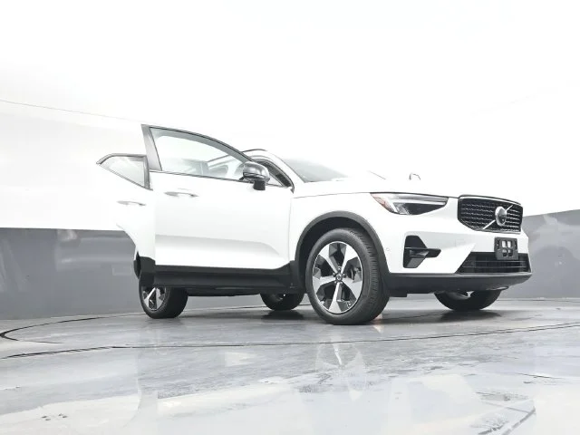 Used 2023 Crystal White Metallic Volvo Ultimate image 41