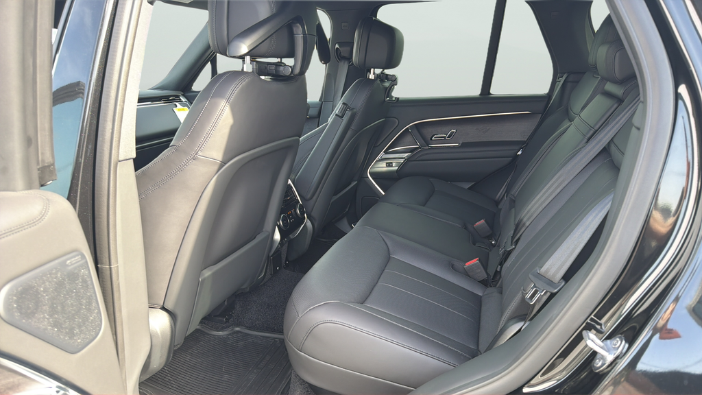 New 2026 Santorini Black Land Rover SE image 18