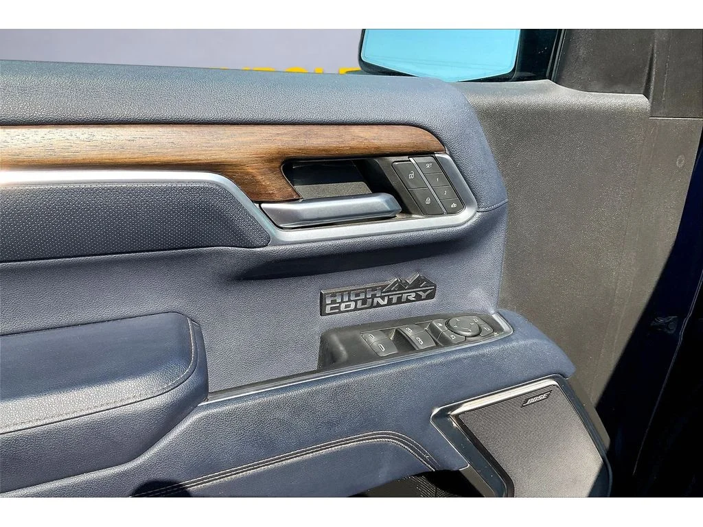Used 2022 Northsky Blue Metallic Chevrolet High Country image 17