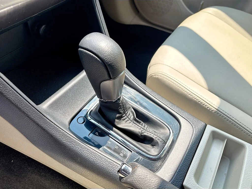 Used 2015 Crystal White Pearl Subaru 2.0i Limited image 16