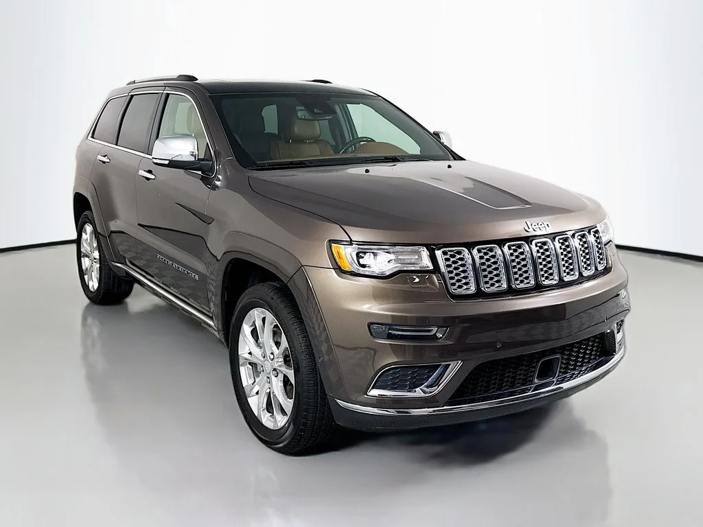 Used 2020 Brown Jeep Summit image 7
