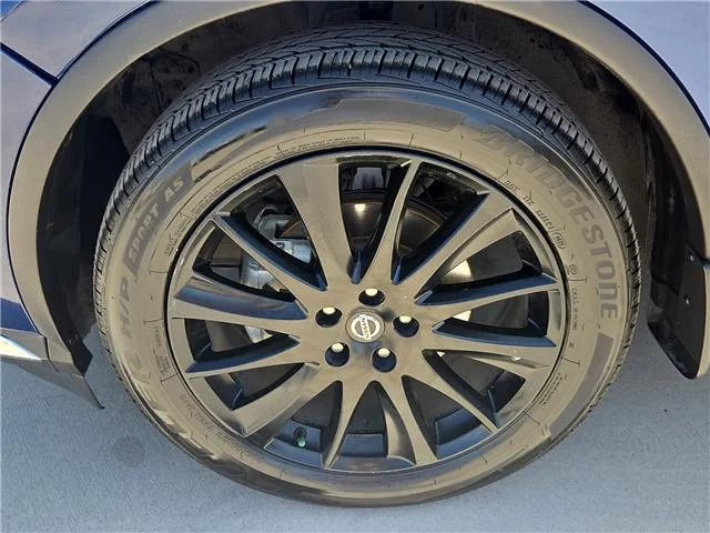Used 2022 Blue Nissan SL image 9