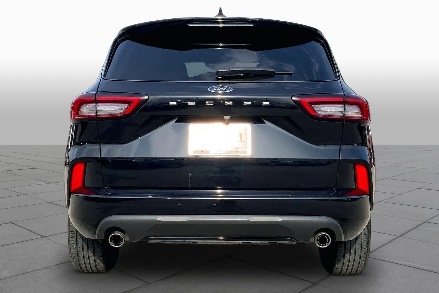 Used 2024 Agate Black Metallic Ford ST-Line image 5