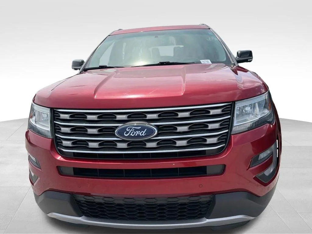 Used 2017 Ruby Red Metallic Ford XLT image 2