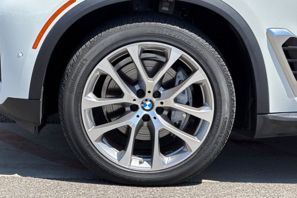 Used 2024 White BMW xDrive40i image 32