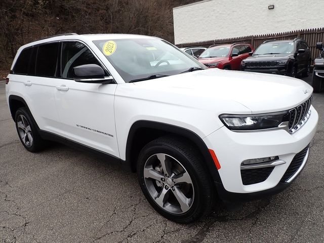 Used 2023 White Jeep Limited image 9