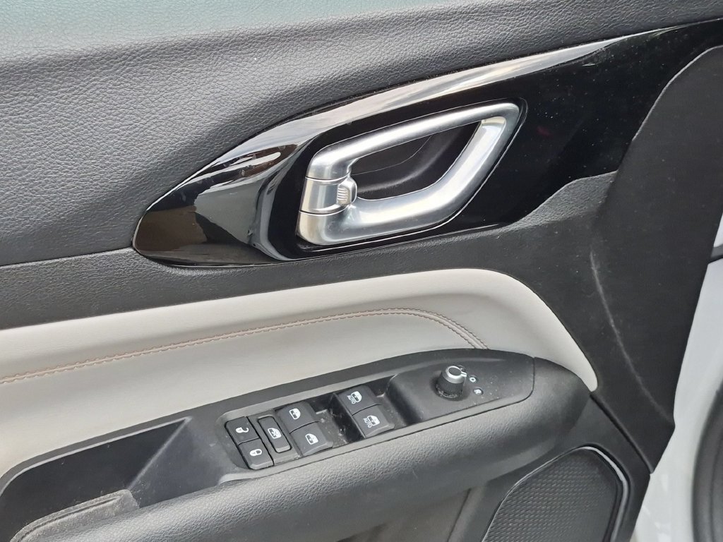 Used 2022 White Jeep Limited image 11