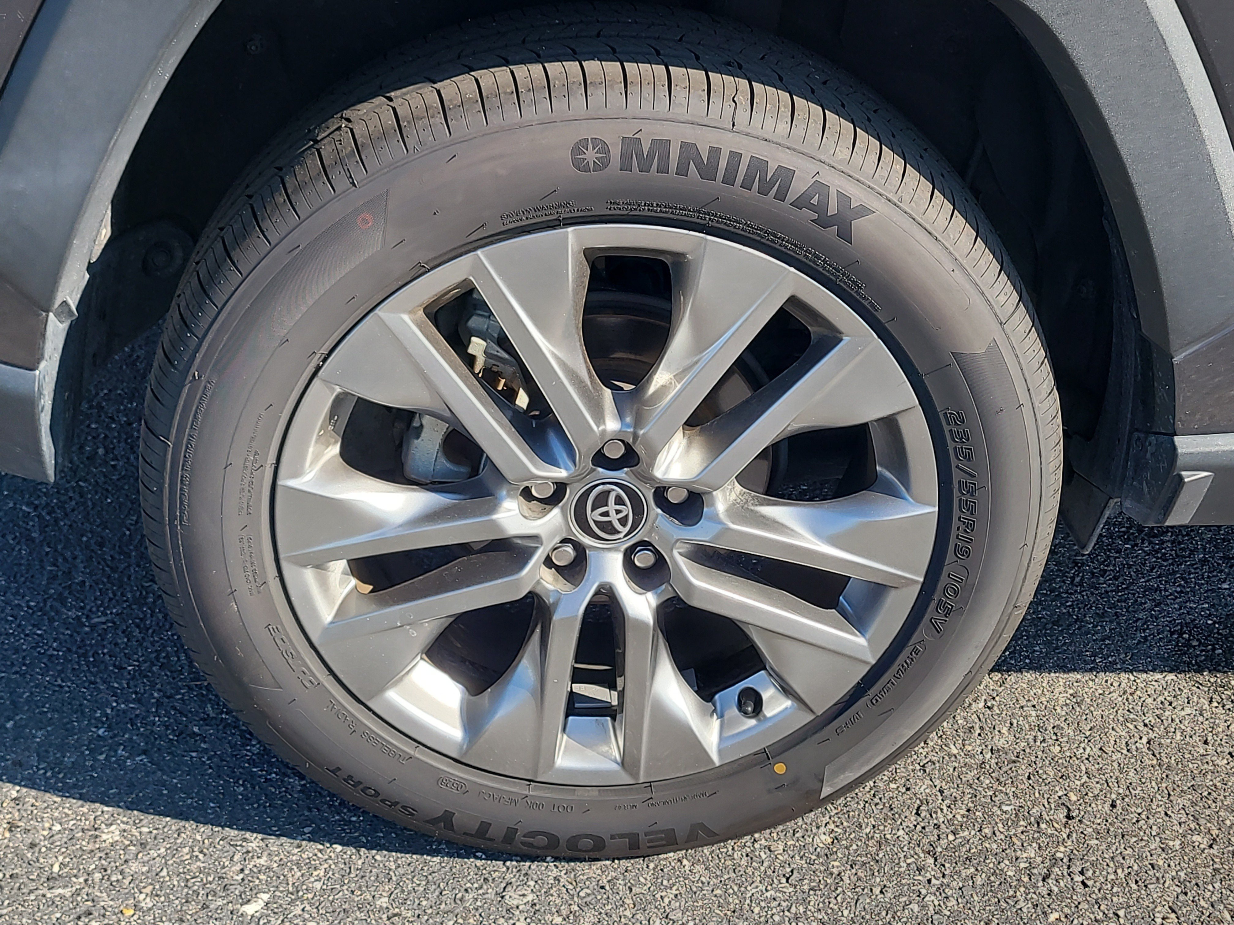 Used 2024 Magnetic Gray Metallic Toyota XLE Premium image 9