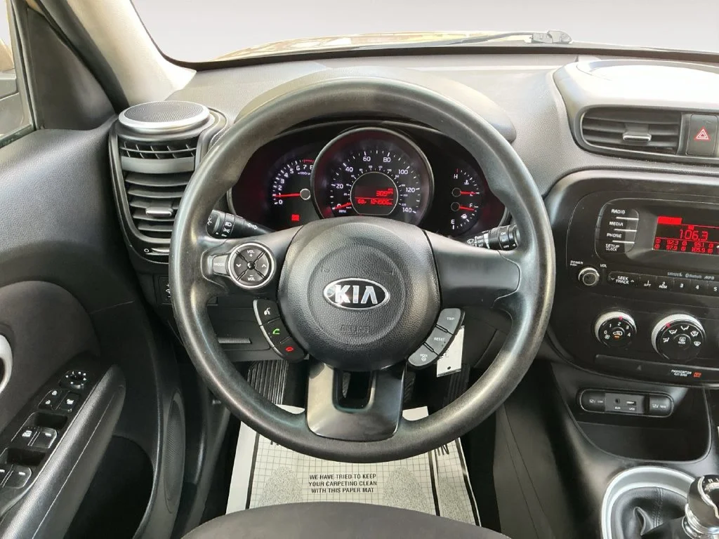 Used 2015 Brown Kia Base image 17