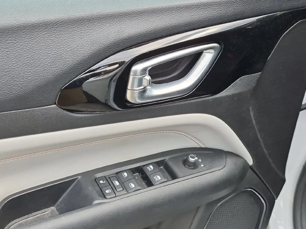 Used 2022 White Jeep Limited image 11