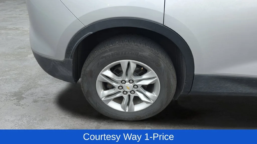 Used 2020 SILVER ICE METALLIC Chevrolet LT image 12