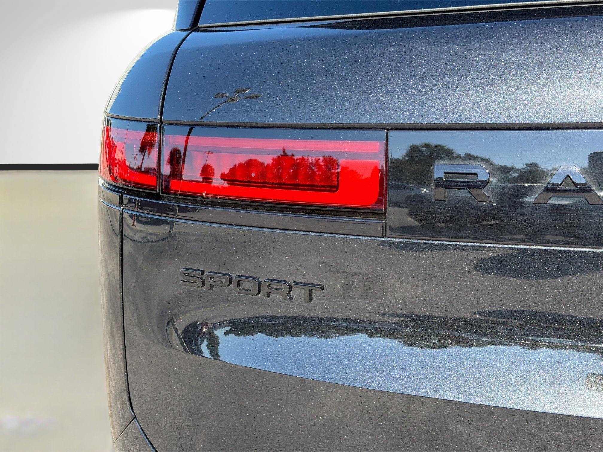 New 2027 Santorini Black LAND ROVER SE P360 image 10